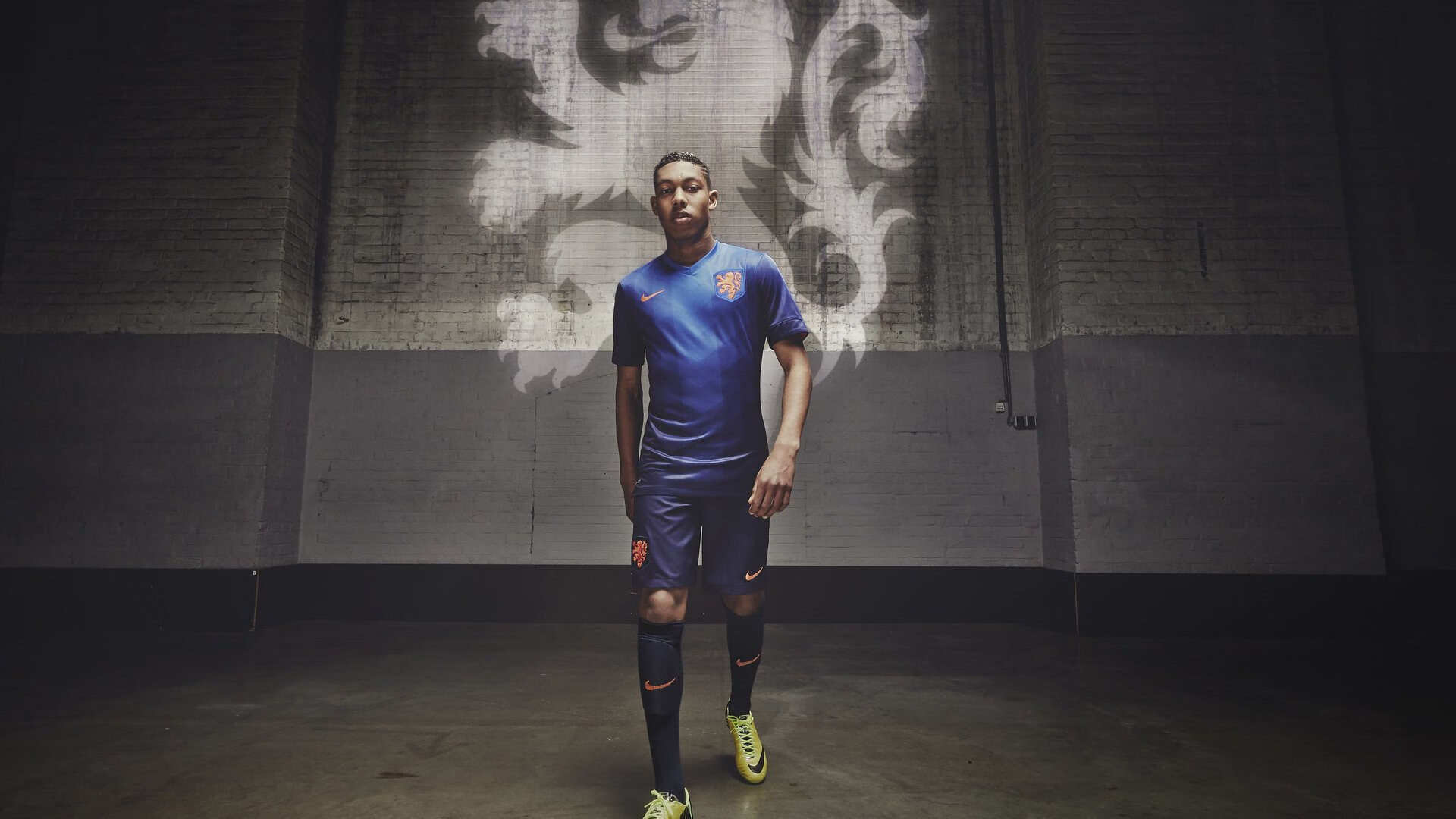 开云登录通道-绿茵场上最动人的祈祷，当哈兰德重伤倒地，那不勒斯全队围拢成圈，绿茵场上最动人的祈祷，哈兰德重伤倒地，那不勒斯全队围拢成圈